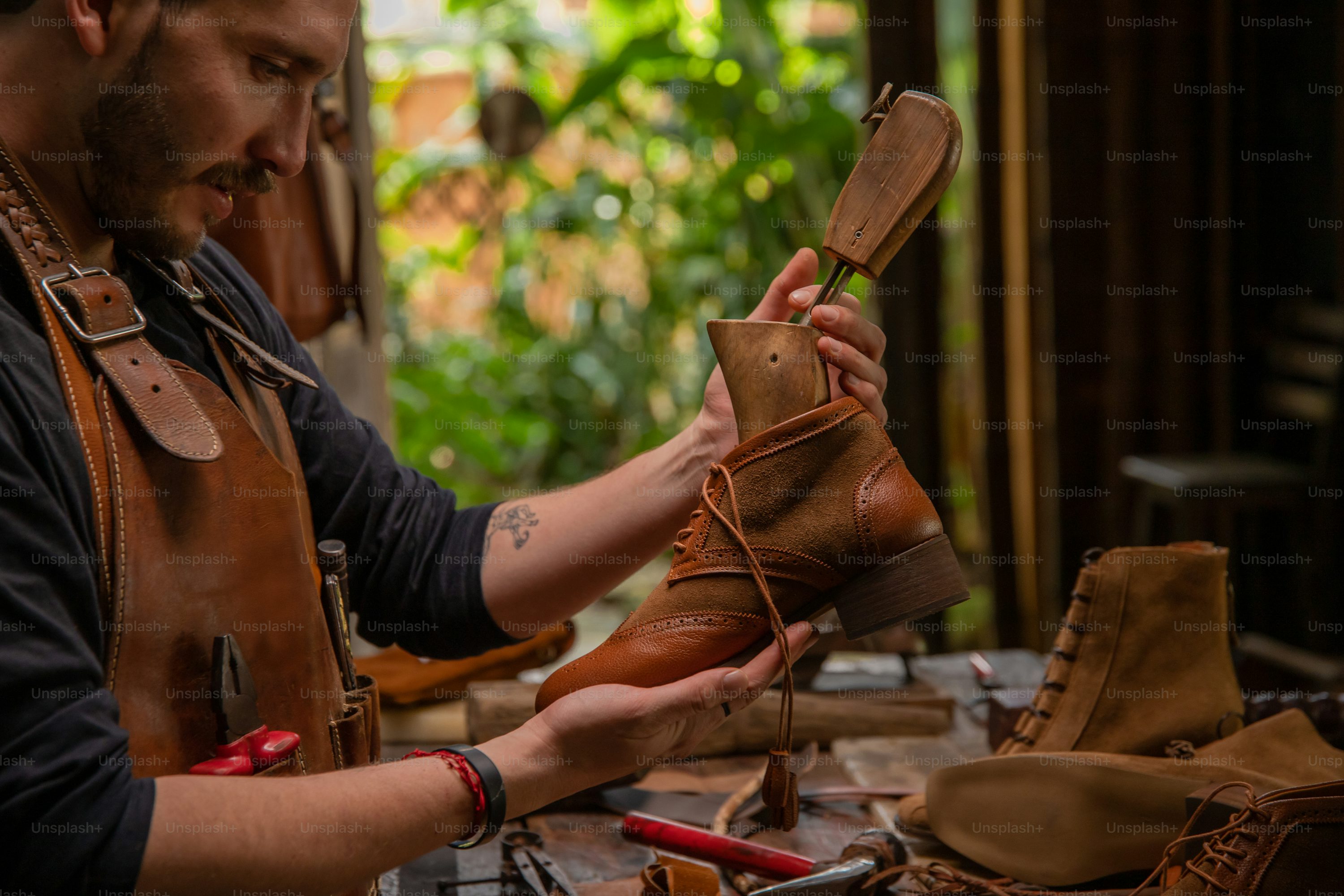 Peran Inkubator Bisnis Untuk Akselerasi Bisnis dan Daya Saing IKM Alas Kaki